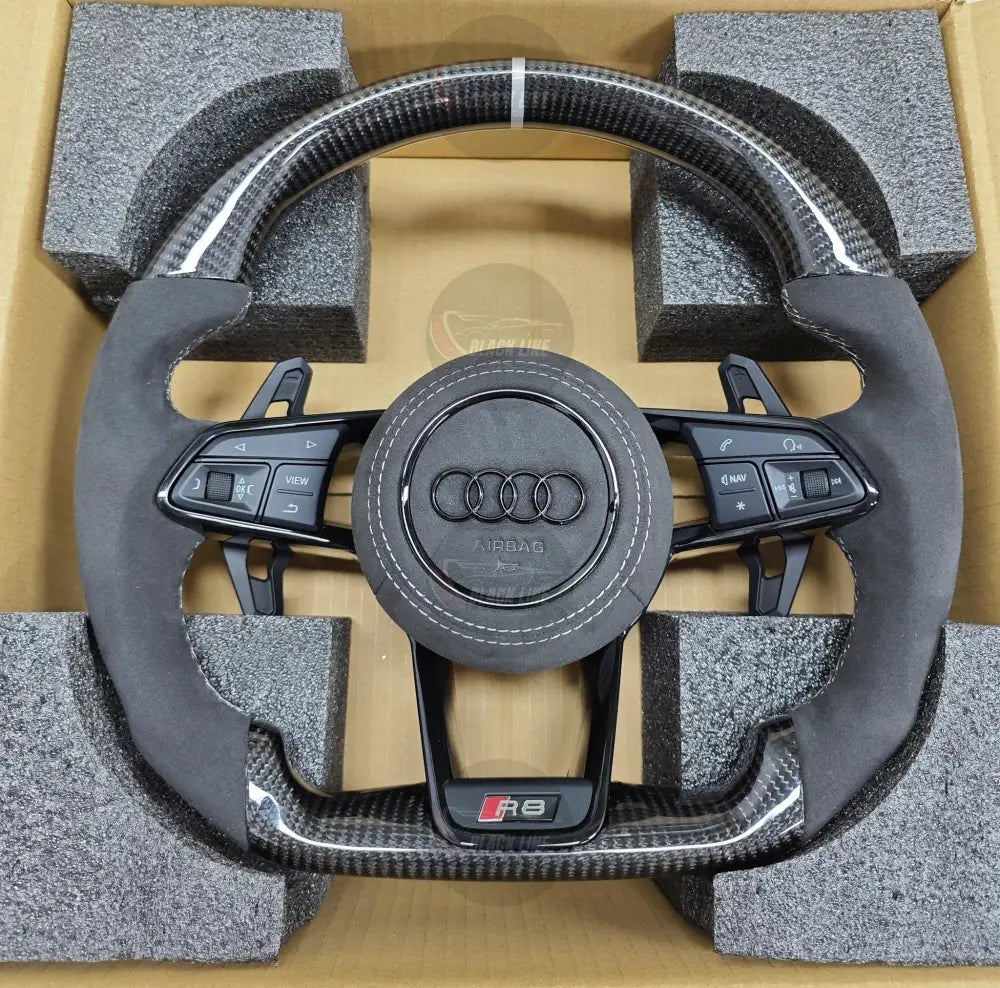 Volante Audi RS Performance en Fibra de Carbono y Alcantara con Levas Multifunción y Costuras Blancas