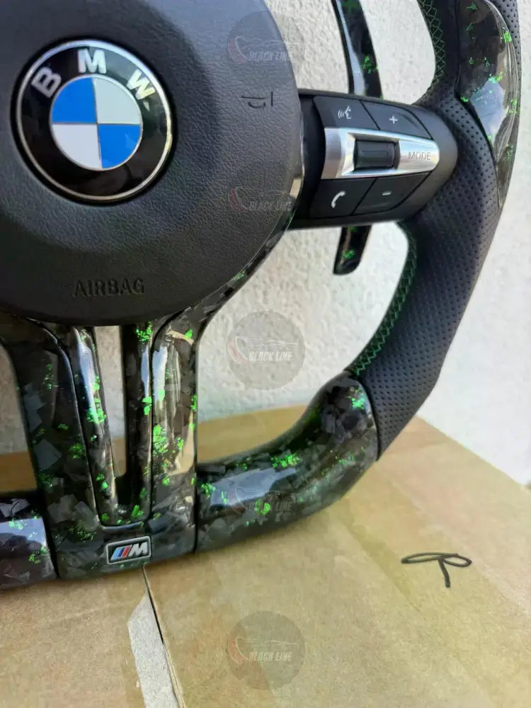 Volante BMW M Personalizado en Carbono Negro con Detalles Verdes Levas M1/M2 y Multifunción
