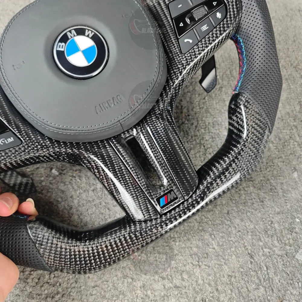 Volante BMW M deportivo en fibra de carbono cuero perforado y botones M1/M2 con airbag incluido