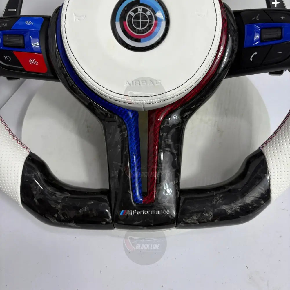 Volante BMW M Performance en Fibra de Carbono y Cuero Blanco Perforado con Levas M1/M2 y Multifunción