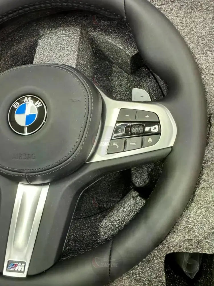 Volante BMW M Sport en Cuero Negro con Levas Multifunción y Acabado Plateado