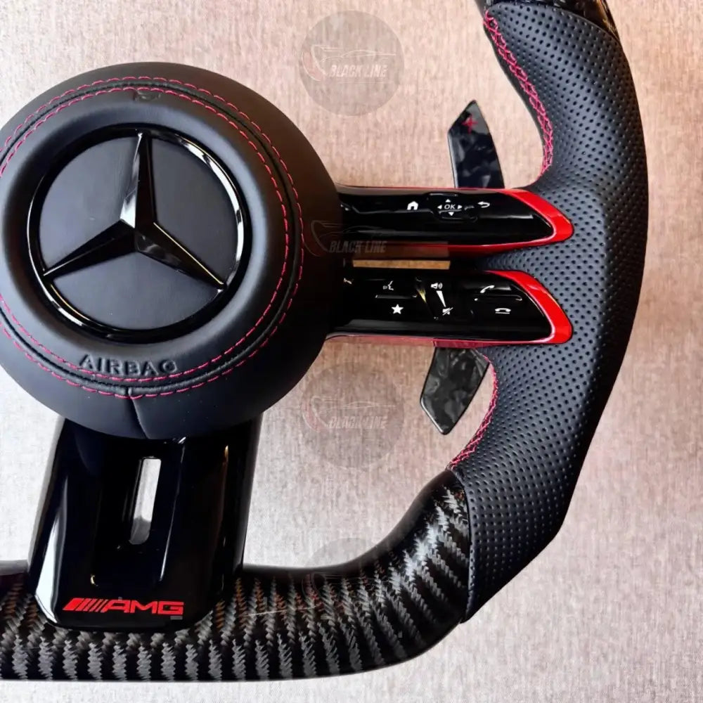 Volante Mercedes-AMG Carbono | Cuero Perforado Costuras Rojas y Levas de Carbono