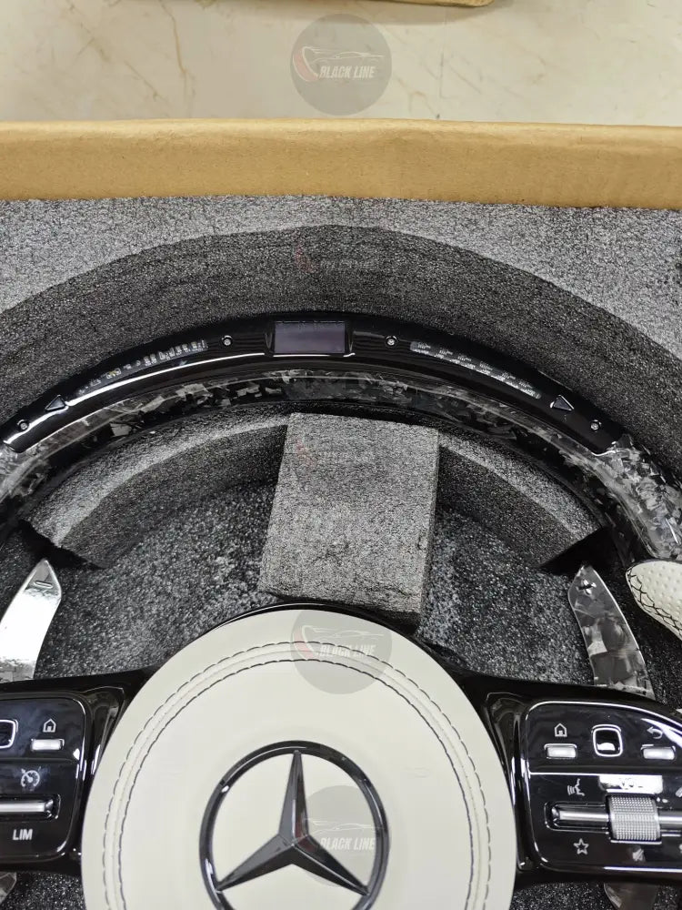 Volante Mercedes-AMG Performance Blanco | Cuero Perforado Carbono y Display LED
