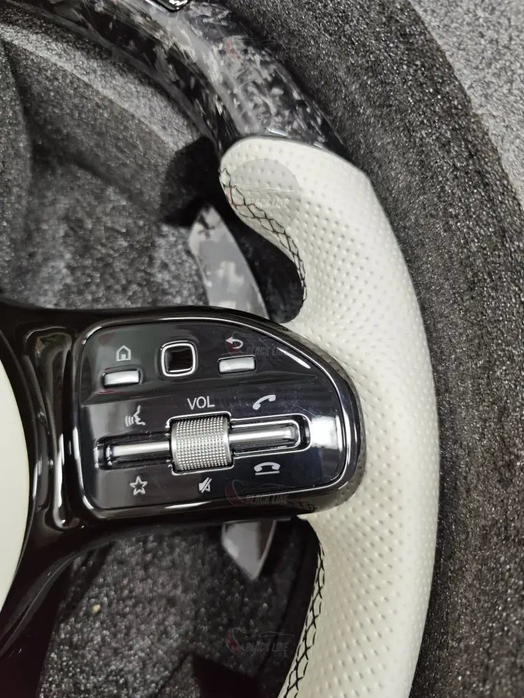 Volante Mercedes-AMG Performance Blanco | Cuero Perforado Carbono y Display LED