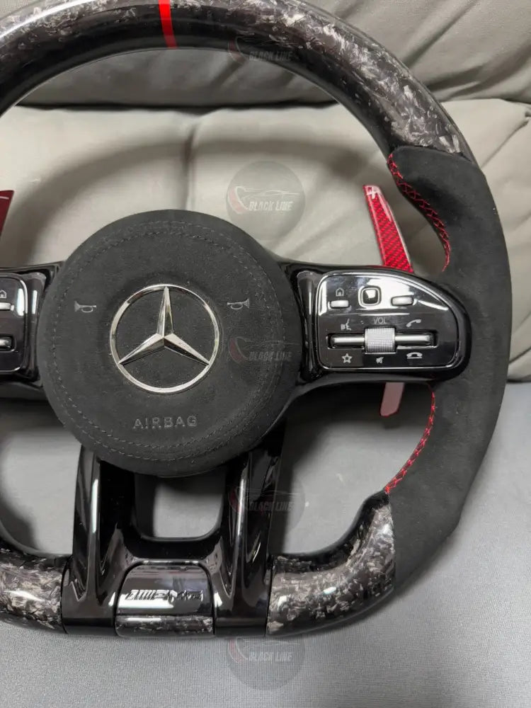 Volante Mercedes-AMG Performance de Fibra de Carbono Alcántara Negra y Detalles Rojos con Airbag