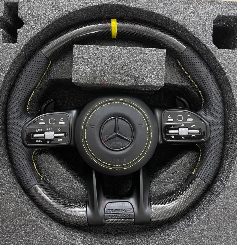 Volante Mercedes-AMG Performance Edition en Fibra de Carbono y Cuero Perforado con Levas y Multifunción