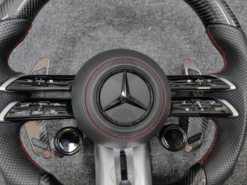 Volante Mercedes-AMG Performance en Fibra de Carbono con Microfibra Perforada Levas y Multifunción