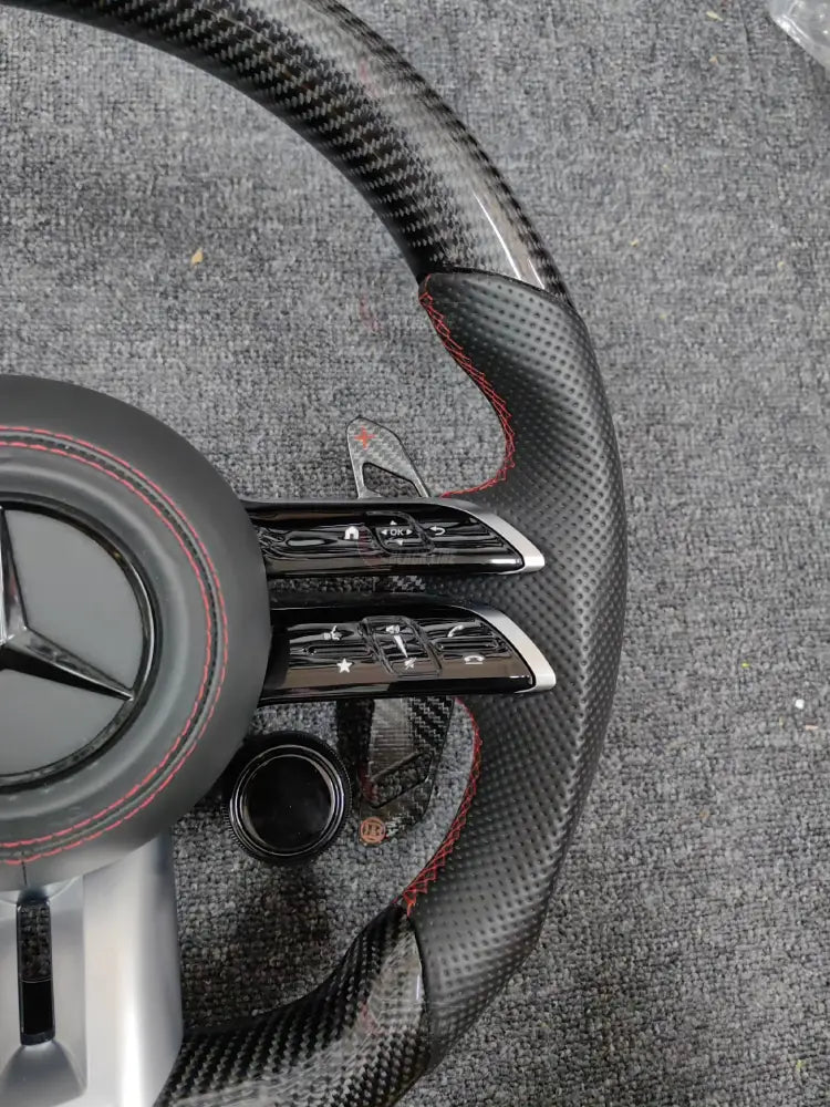 Volante Mercedes-AMG Performance en Fibra de Carbono con Microfibra Perforada Levas y Multifunción