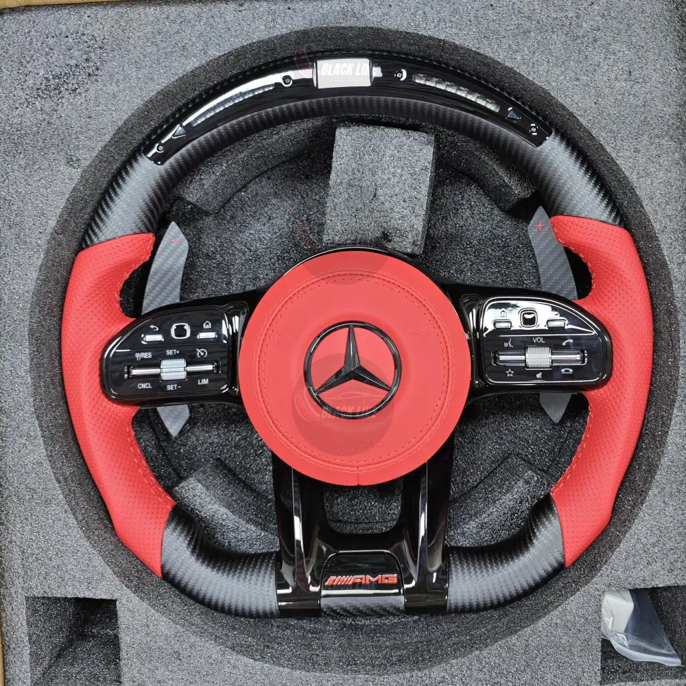 Volante Mercedes-AMG Performance en Fibra de Carbono Cuero Rojo Perforado y Levas
