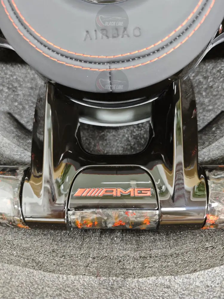Volante Mercedes-AMG Performance en Fibra de Carbono Microfibra Negra y Costuras Rojas con Levas y Multifunción