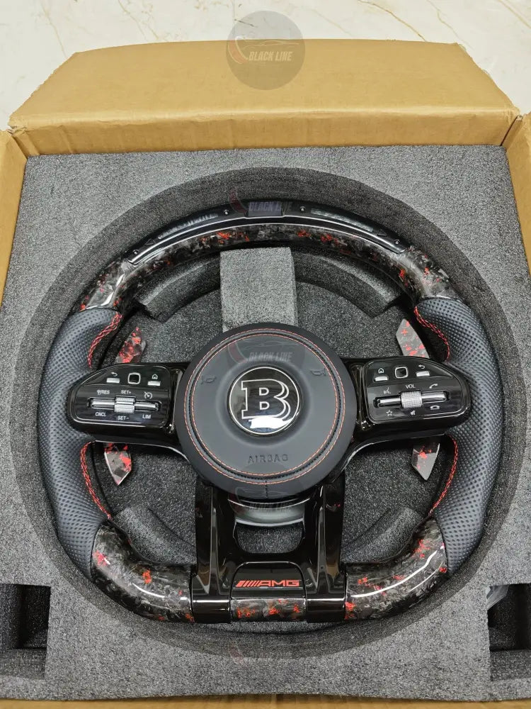 Volante Mercedes-AMG Performance en Fibra de Carbono Microfibra Negra y Costuras Rojas con Levas y Multifunción