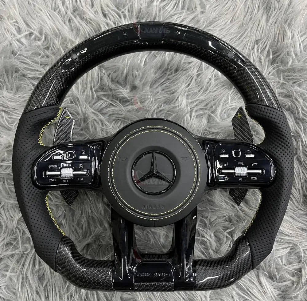 Volante Mercedes-AMG Performance en Fibra de Carbono y Cuero Perforado | Display LED Levas de Carbono Multifunción