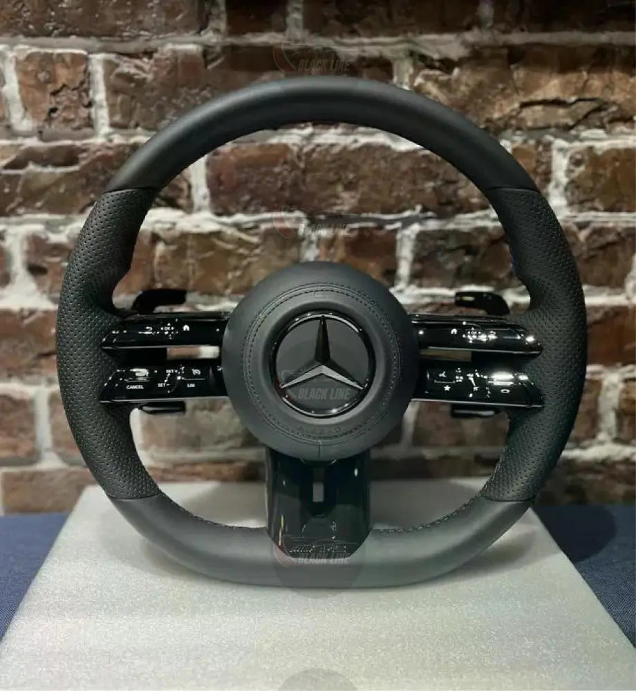 Volante Mercedes-Benz Multifunción en Cuero Negro Perforado con Levas y Controles Táctiles