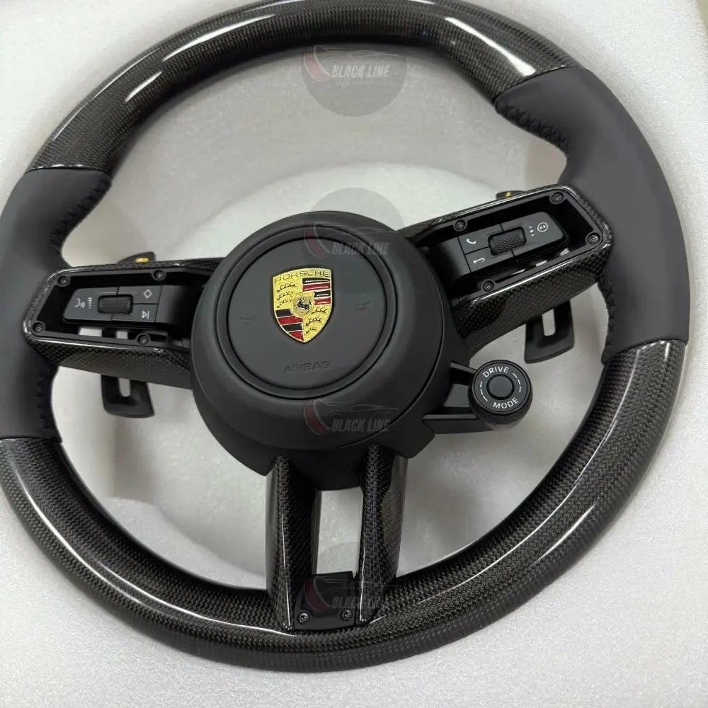 Volante Porsche Performance en Fibra de Carbono y Cuero Negro con Levas Multifunción y Drive Mode