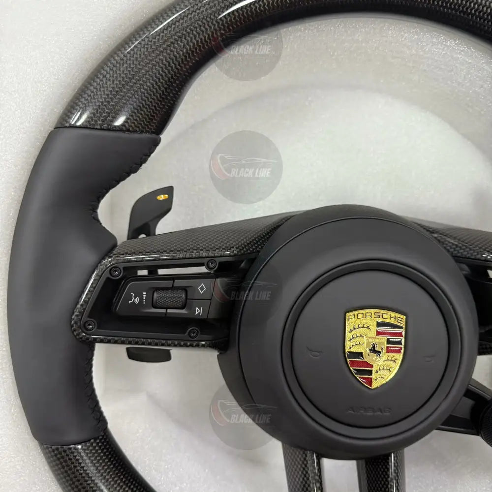 Volante Porsche Performance en Fibra de Carbono y Cuero Negro con Levas Multifunción y Drive Mode