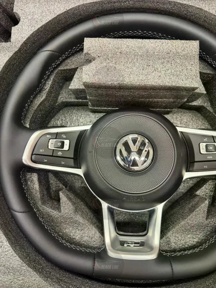 Volante Volkswagen R en Cuero Negro con Costuras Multifunción y Acabado Deportivo