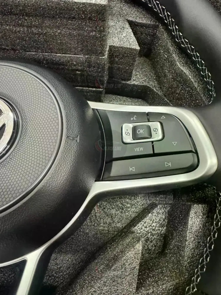 Volante Volkswagen R en Cuero Negro con Costuras Multifunción y Acabado Deportivo