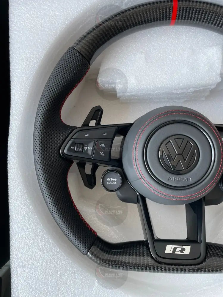Volante Volkswagen R deportivo en fibra de carbono cuero perforado y costuras rojas con airbag incluido