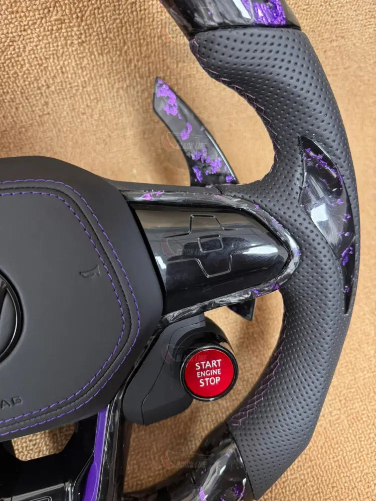 Volante Volkswagen R Performance Personalizado en Carbono Negro y Morado con Levas Multifunción Drive Select y
